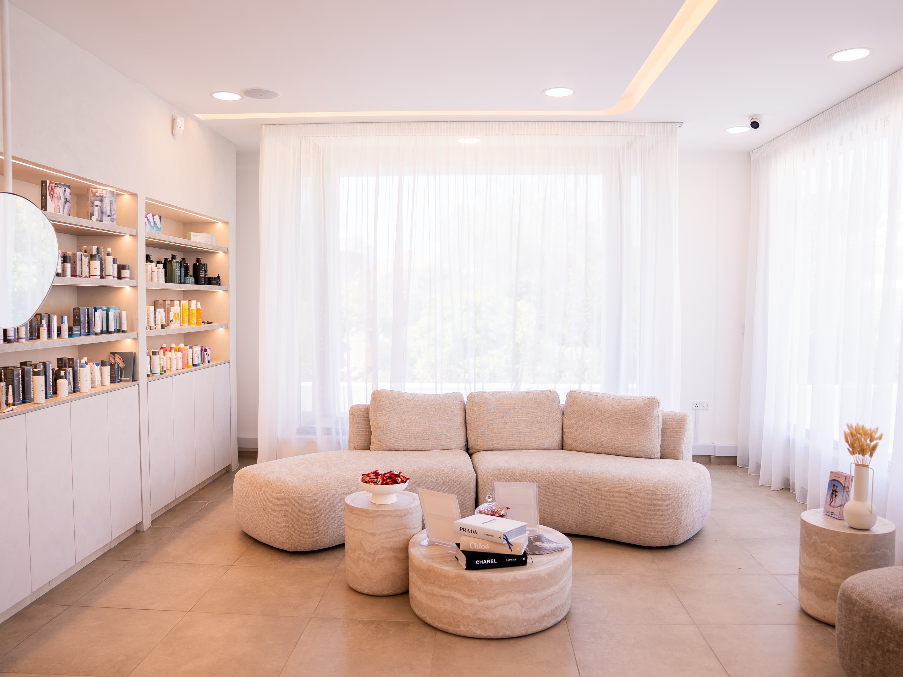L'Adore Clinic interior
